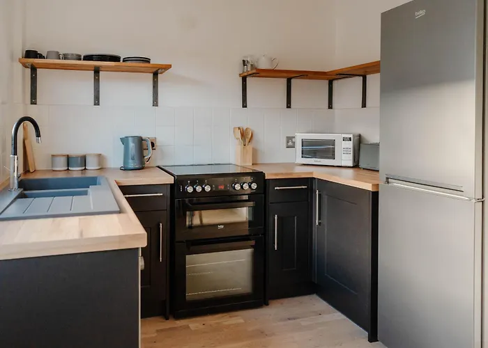 Calm Cosy House With Beautiful Riverside Walk To Centre