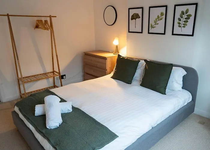 Calm Cosy House With Beautiful Riverside Walk To Centre