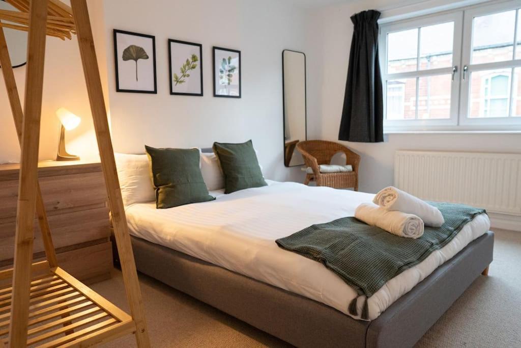 Calm Cosy House With Beautiful Riverside Walk To Centre Holiday home *