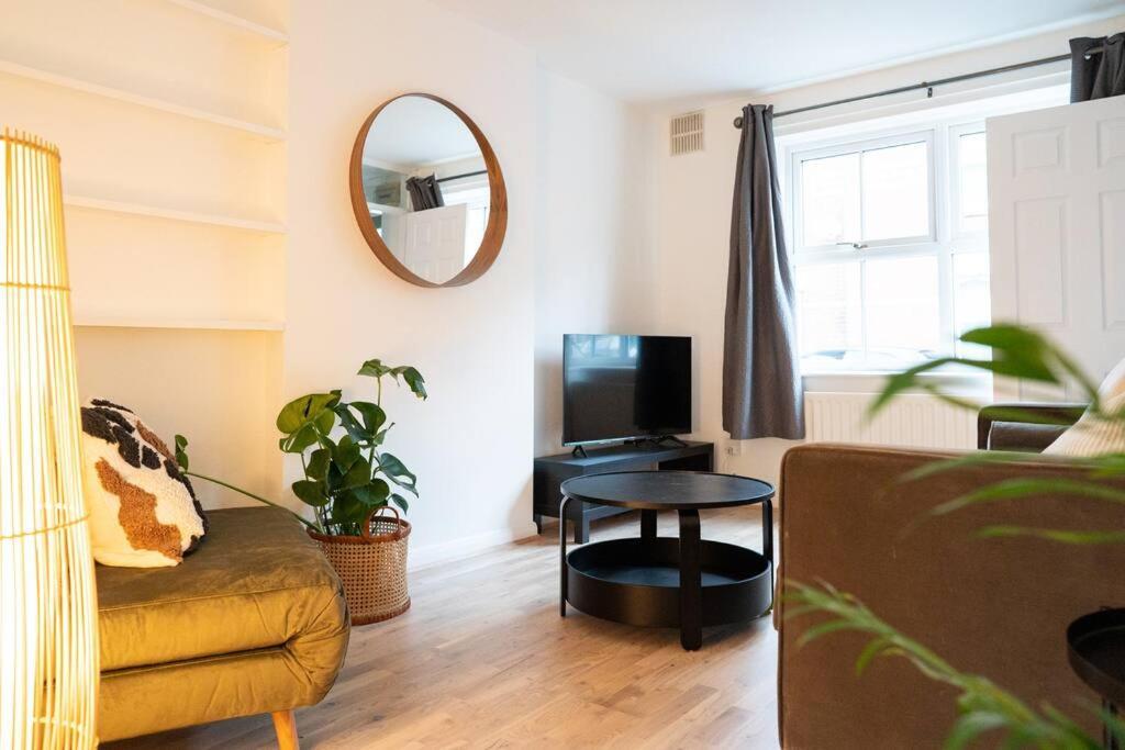 Calm Cosy House With Beautiful Riverside Walk To Centre York