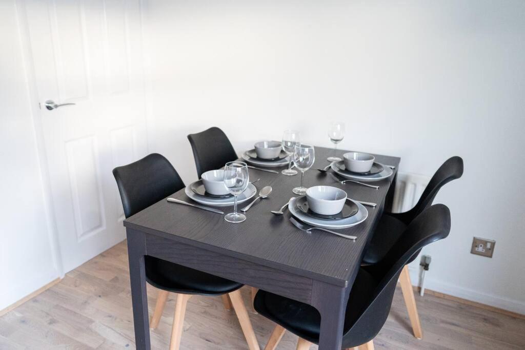 Holiday home Calm Cosy House With Beautiful Riverside Walk To Centre *
