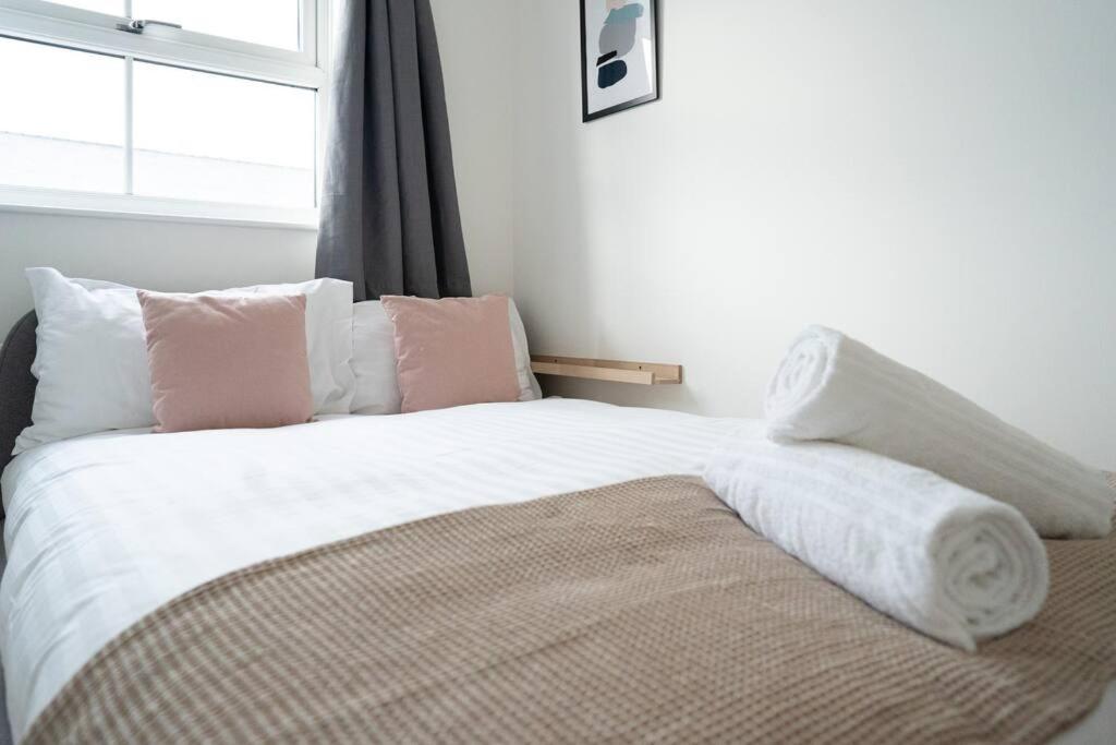 Calm Cosy House With Beautiful Riverside Walk To Centre *