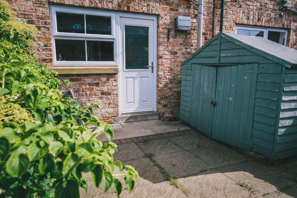 Calm Cosy House With Beautiful Riverside Walk To Centre Holiday home