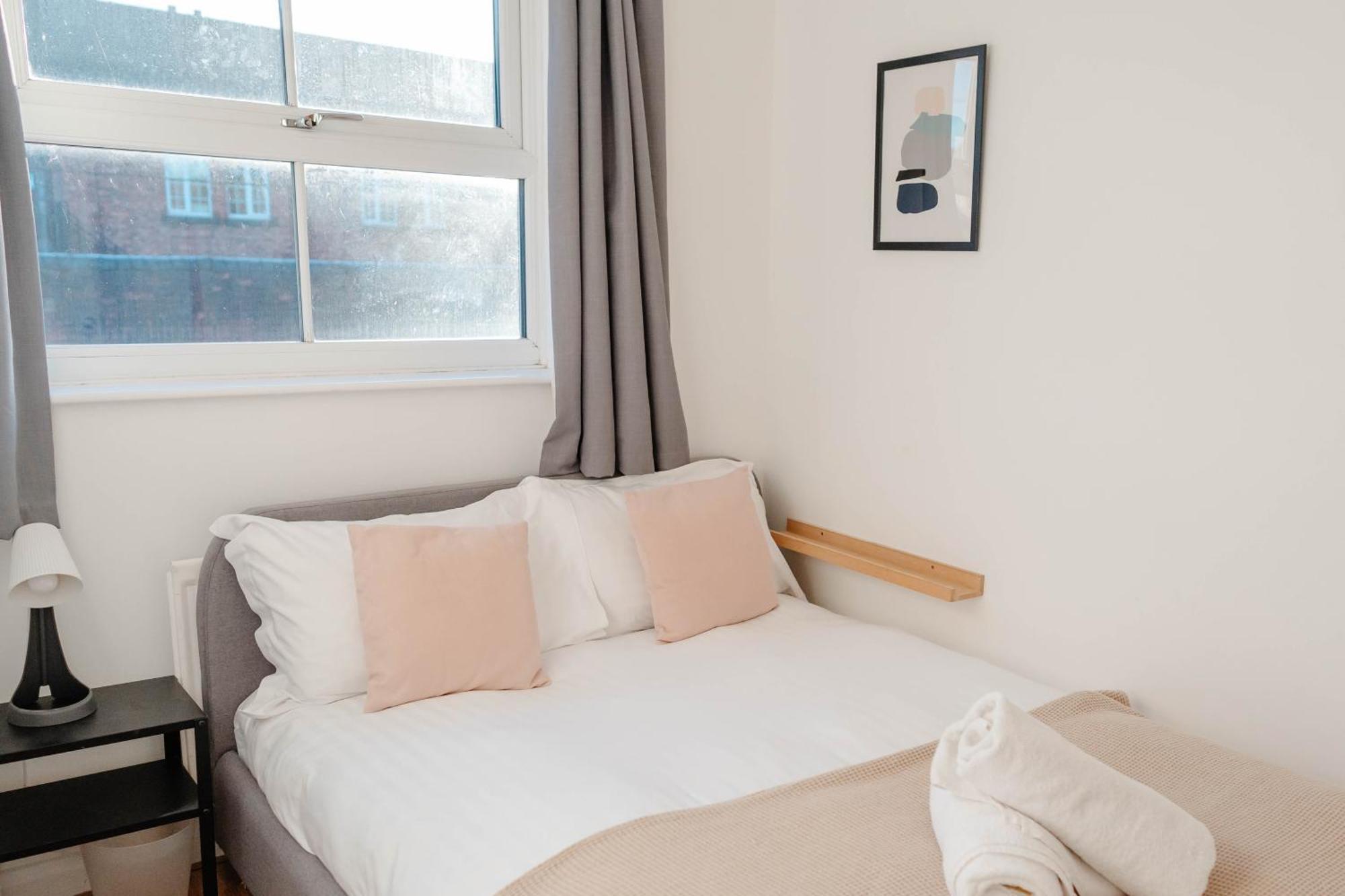 Calm Cosy House With Beautiful Riverside Walk To Centre Holiday home