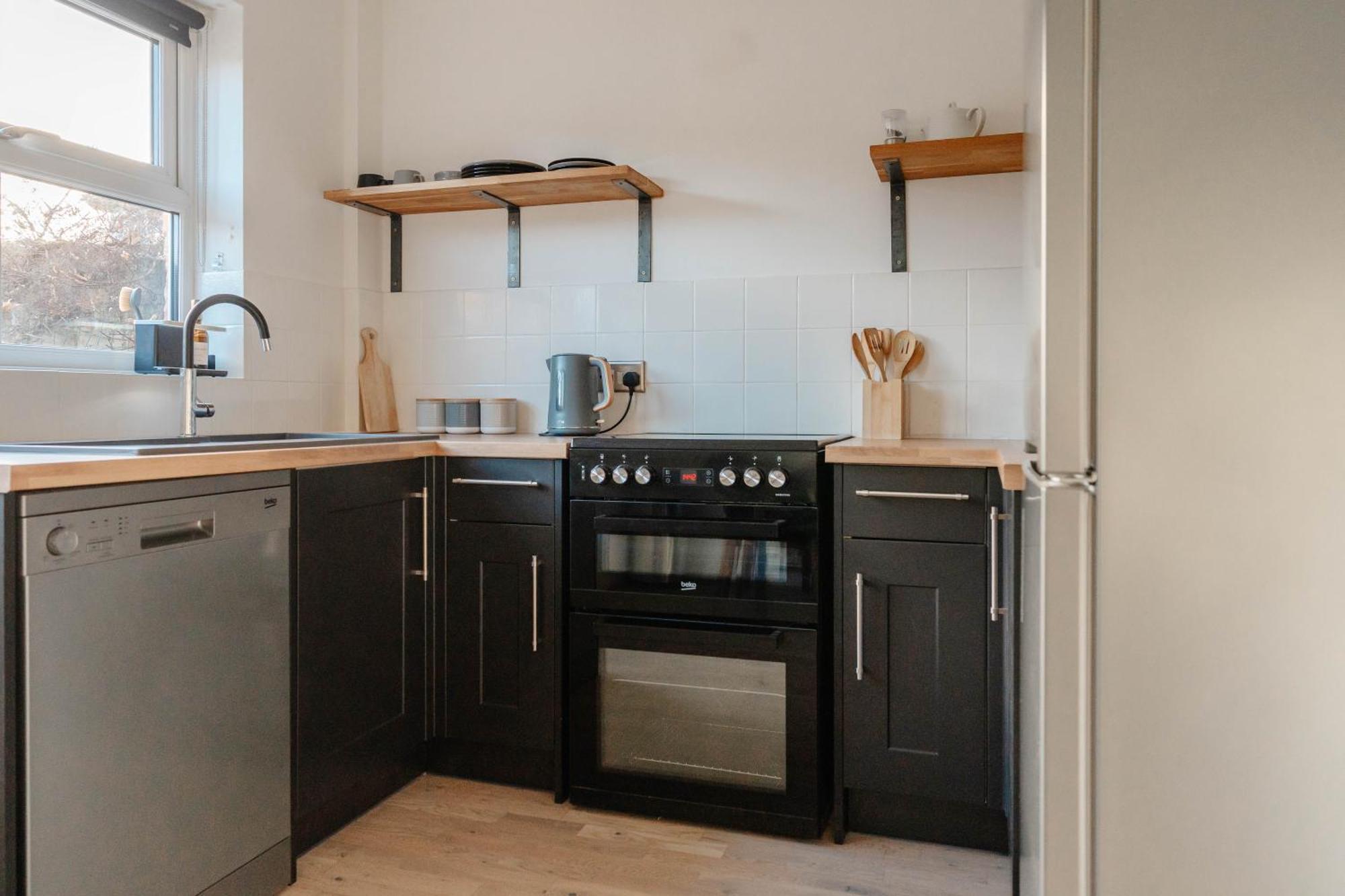 Calm Cosy House With Beautiful Riverside Walk To Centre
