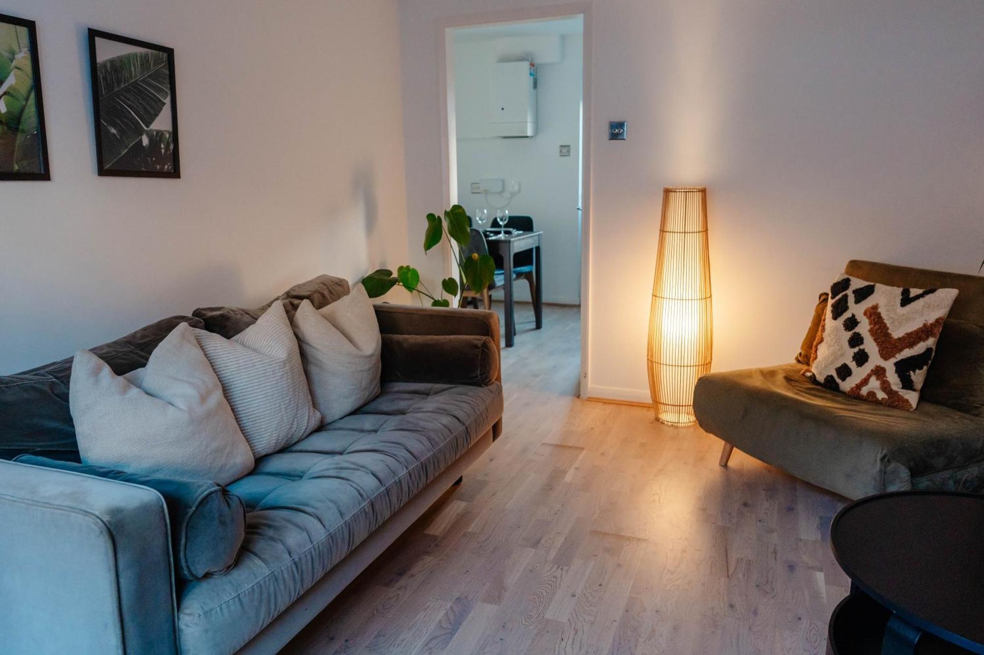Holiday home Calm Cosy House With Beautiful Riverside Walk To Centre *