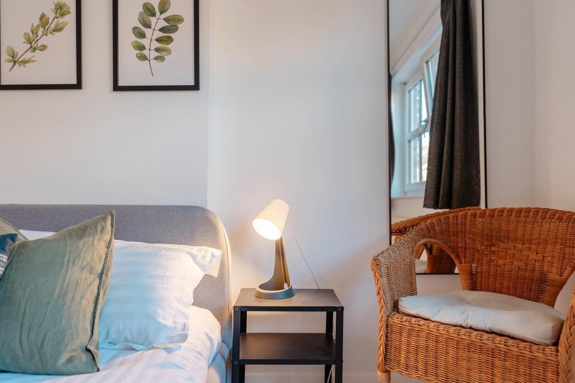 Calm Cosy House With Beautiful Riverside Walk To Centre