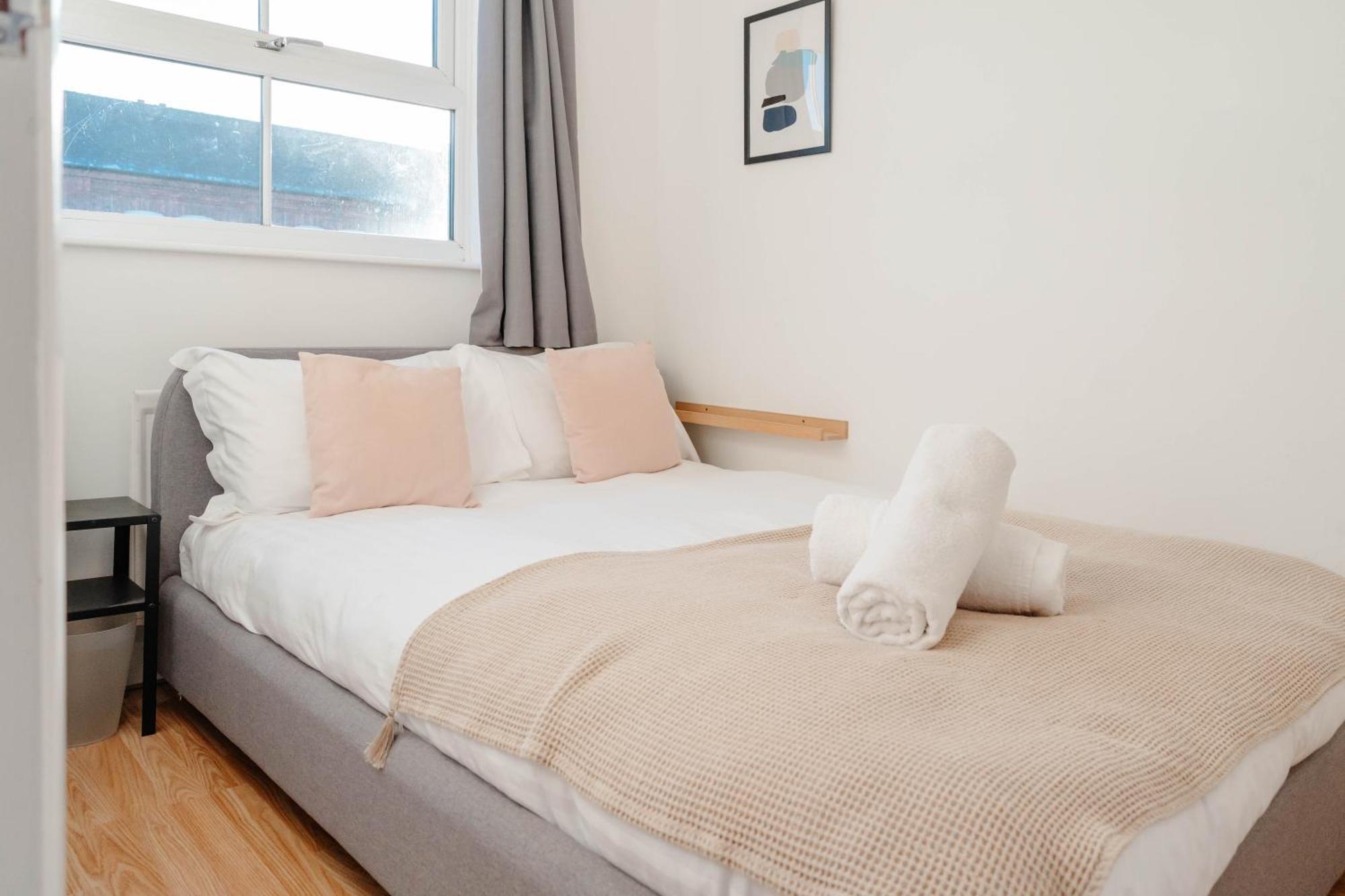 Calm Cosy House With Beautiful Riverside Walk To Centre